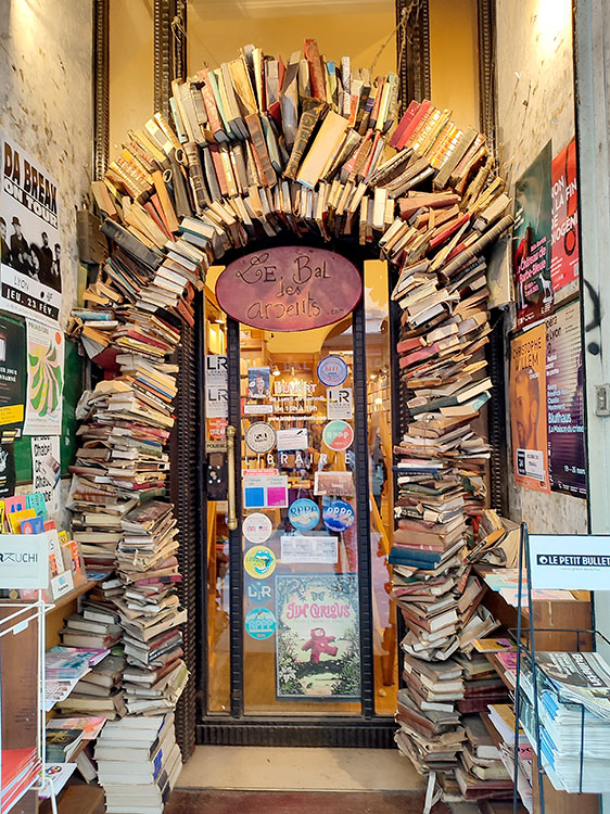 La porte aux livres © Lali Rampal
