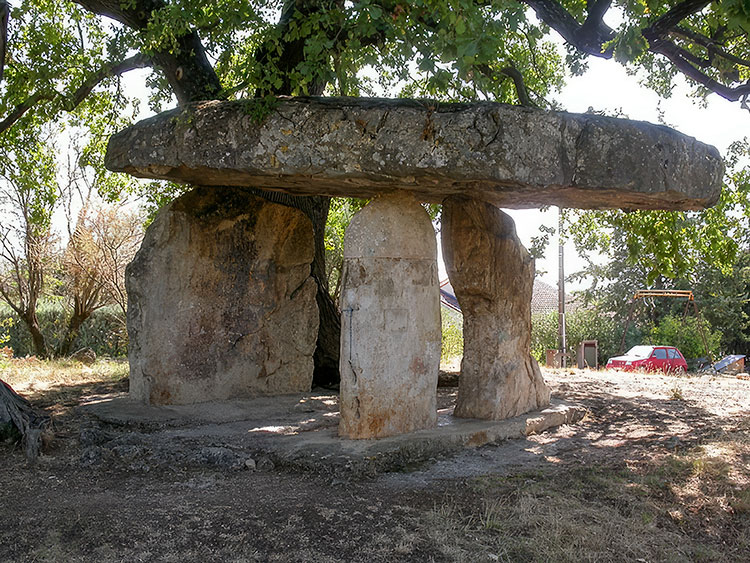 Pierre de la fée à Draguignan © Alderick Cola