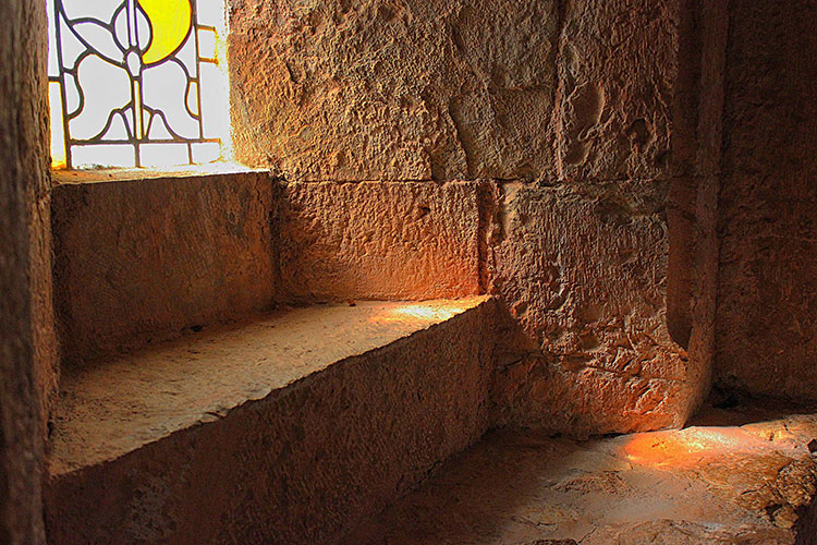Marches sous vitrail - Abbaye du Thoronet © Philippe d'Artuby 