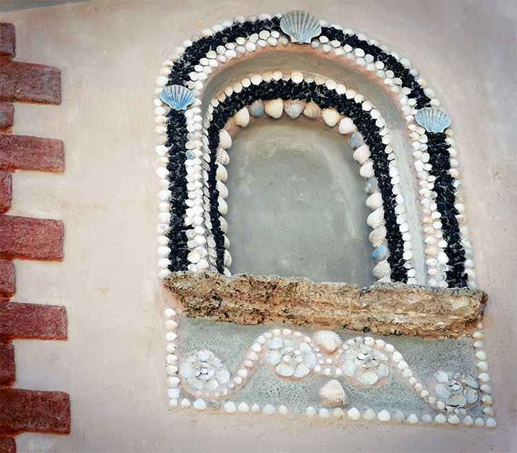 Niche de la chapelle Notre-Dame-de-Pitie - Le Val © Delphine Régnier 