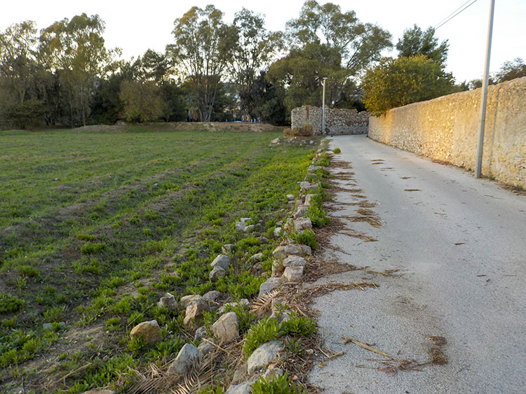 Ensemble de murs de propriété - Hyères © Esteban Marchix 

