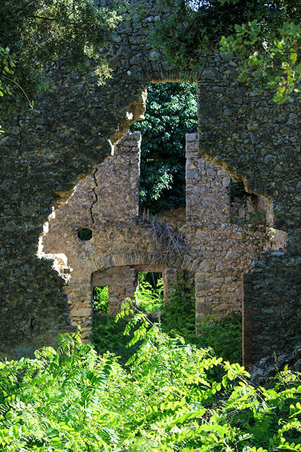 Ruines, Font du Broc - Les Arcs © Julien Gerbino