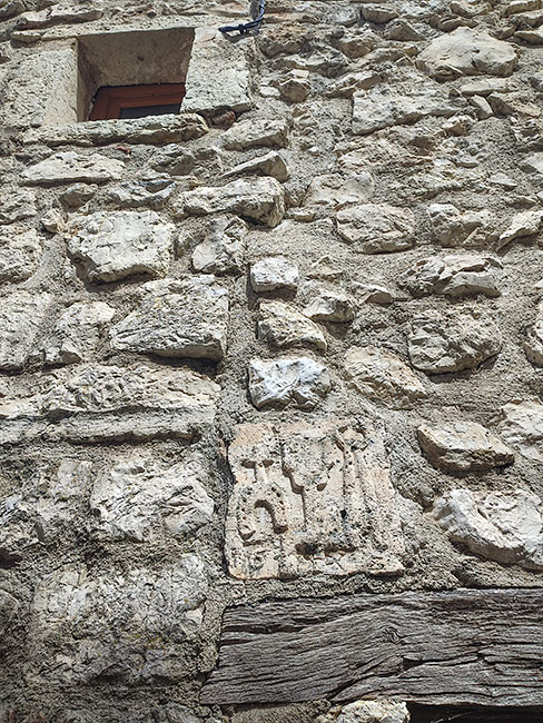 Mur de maison - Trans en Provence © Elise 