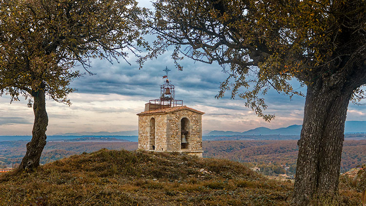 Le haut du clocher de l'église de Montmeyan © Eric Gaduel 