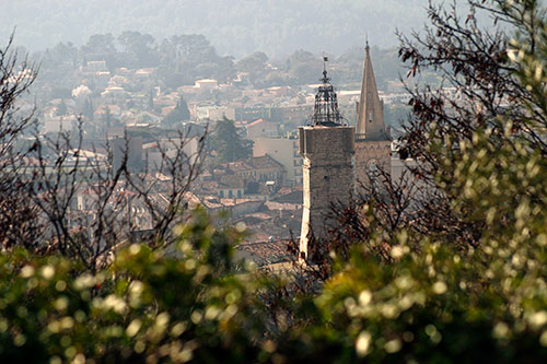 Draguignan, sa tour dite de l'Horloge et le clocher de l'église © Norbert Pousseur