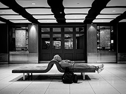 En attendant le train - © Yvon Garcia