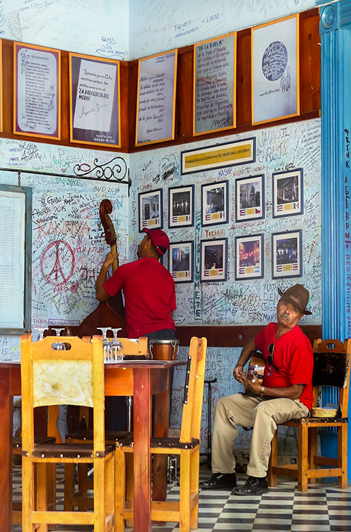 Guitaristes cubains désorientés © Maria Garde