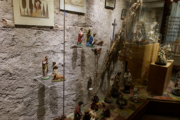 Santons et statuettes religieuses au Musée des ATP de Draguignan © Norbert Pousseur