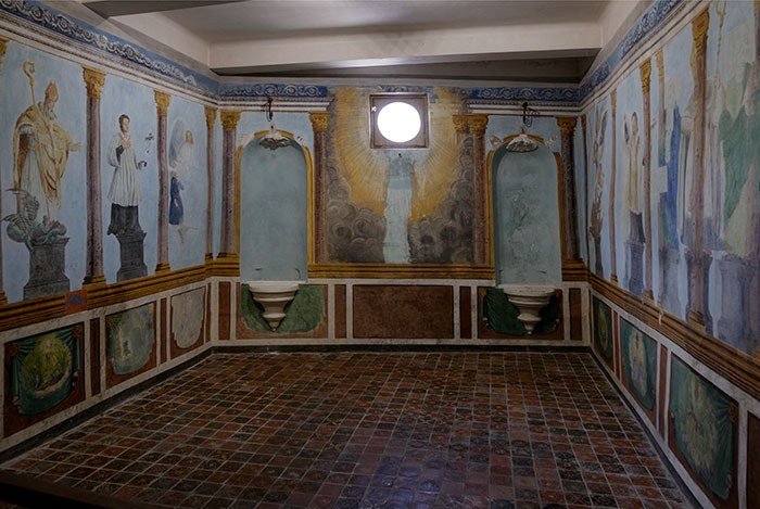 La chapelle des Frères aux fresques restaurées  au Musée des ATP de Draguignan © Norbert Pousseur