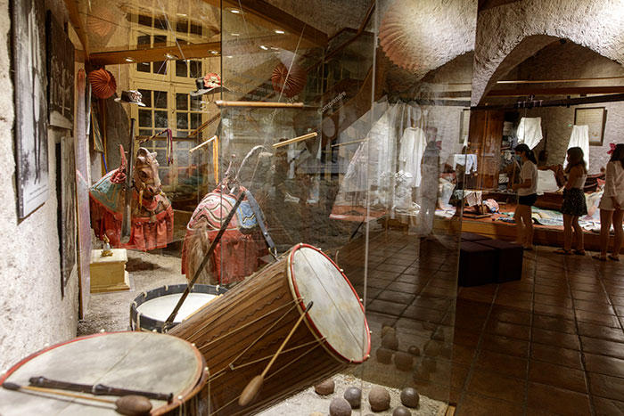 Instruments de musique pour les bravades au Musée des ATP de Draguignan © Norbert Pousseur