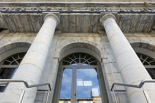 Entrée du Théâtre de l'Esplanade de Draguignan © Norbert Pousseur