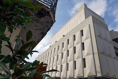 Face arrière du Théâtre de l'Esplanade de Draguignan © Norbert Pousseur