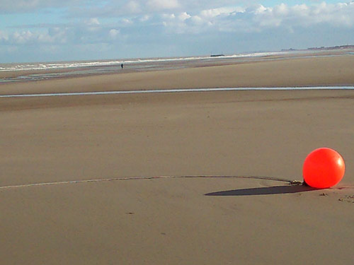 Bouée en attente de la haute mer © Françoise Thömmes